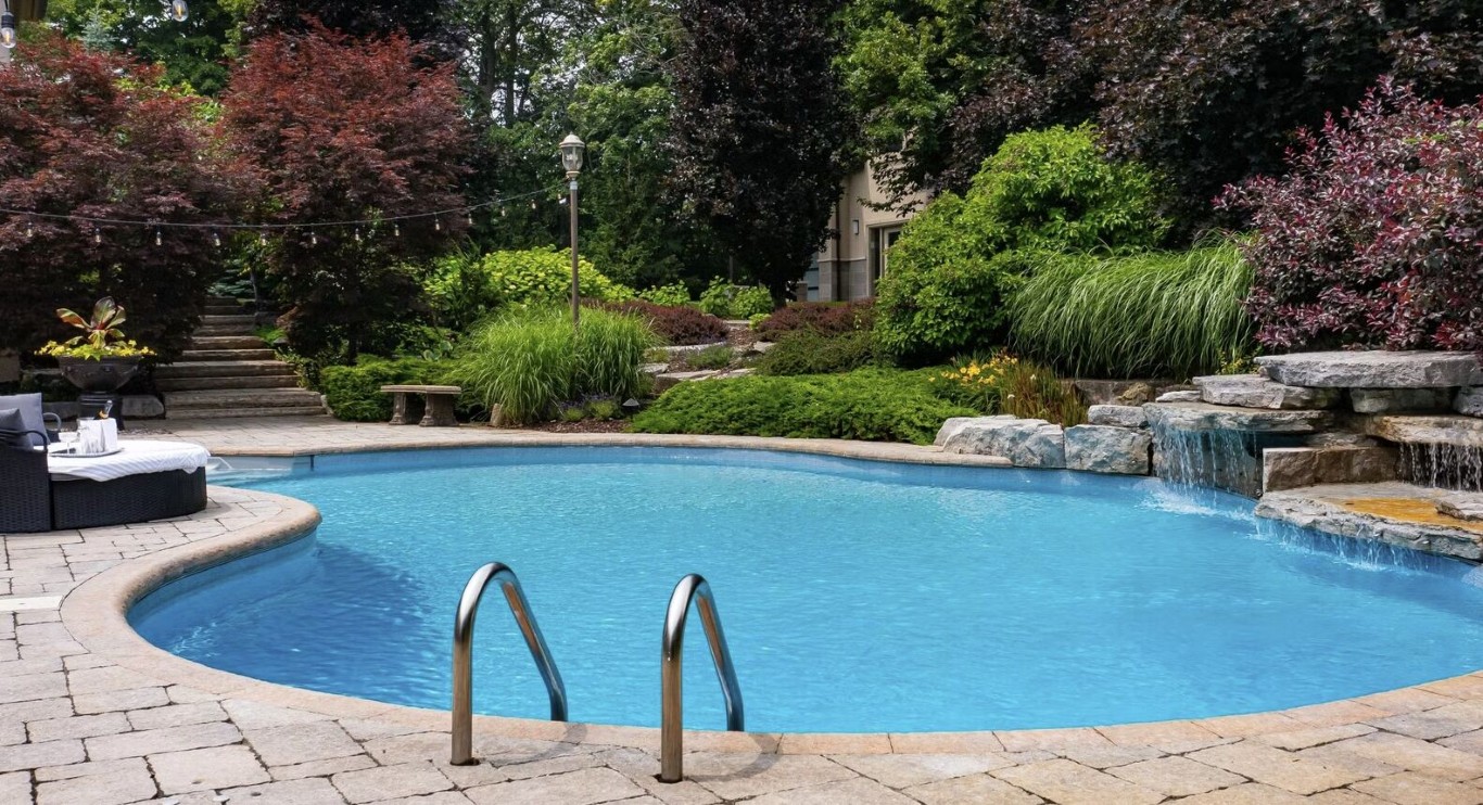 Professional pool cleaning service in Florence-Graham, CA